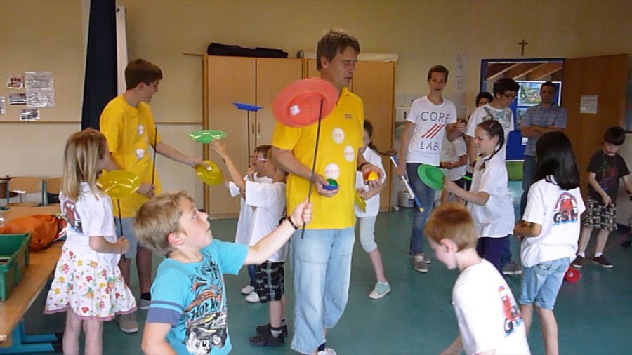 Jonglierworkshop mit Kindern